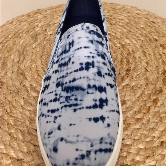 🆕Fergalicious | Tie Dye Sneaker Sz 8.5 Slip On - Picture 3 of 7